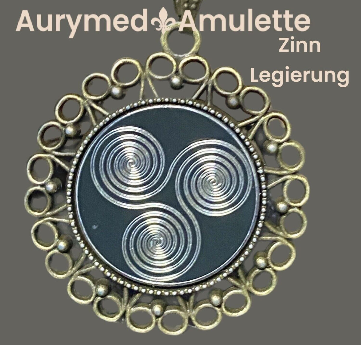 Amulett – bronzefarben, 3 – fach Triskele, Disc in schwarz 25 mm, zinnlegiert, kupferunterlegt – Produktansicht 1