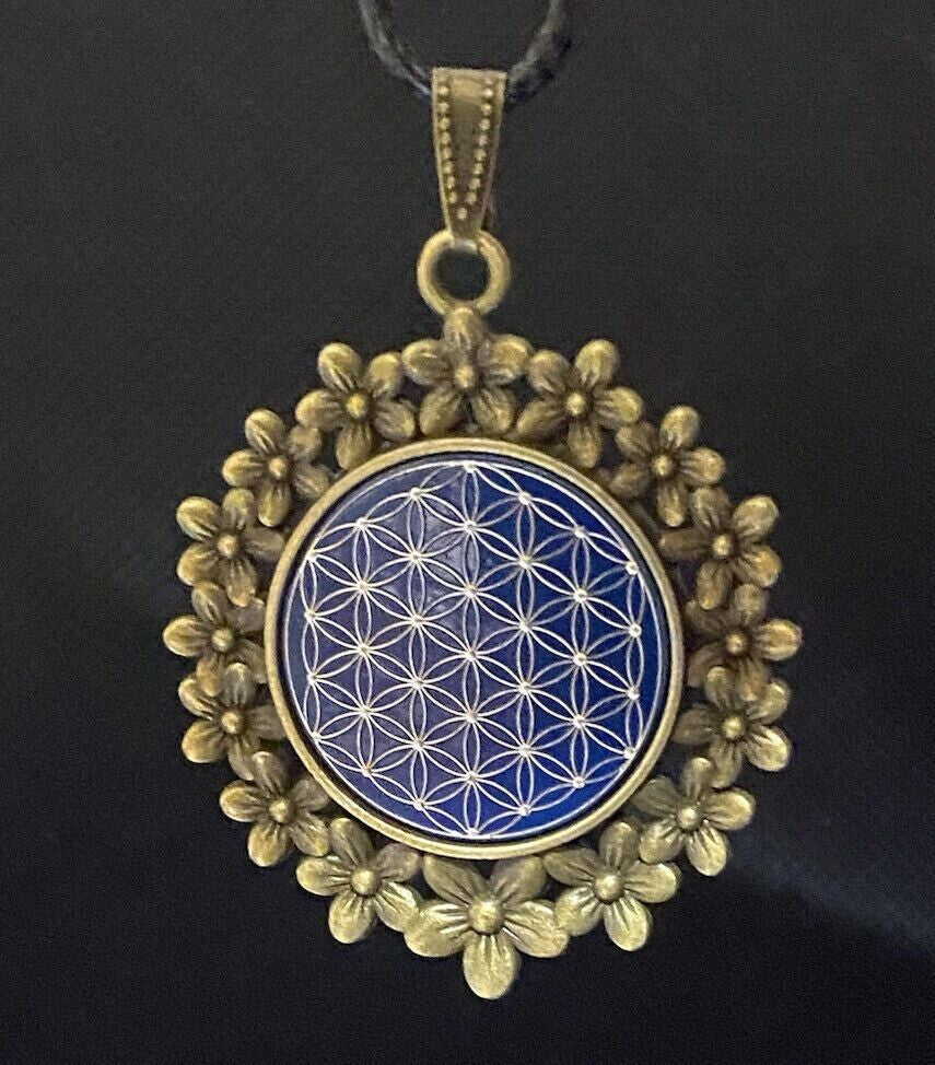 Amulett – bronzefarben, Blume des Lebens, Disc in blau 25 mm, zinnlegiert, kupferunterlegt – Produktansicht 1