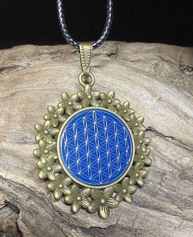 Amulett – bronzefarben, Blume des Lebens, Disc in blau 25 mm, zinnlegiert, kupferunterlegt – Produktansicht 1