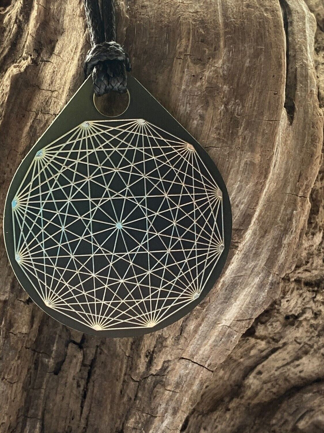 Amulett – Das nachtschwarze Tropfenamulette – Produktansicht 1