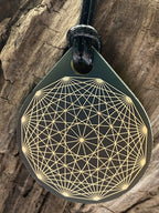 Amulett – Das nachtschwarze Tropfenamulette – Produktansicht 1