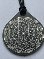 Amulett – Das nachtschwarze Tropfenamulette – Produktansicht 1
