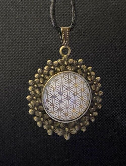 Amulett – bronzefarben, Blume des Lebens, Lebensblume, Disc in weiß 25 mm, goldlegiert, kupferunterlegt – Produktansicht 1