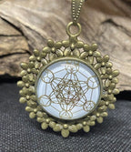 Amulett – bronzefarben, Metatron, Disc (hinter Glas) in weiss 25 mm, goldlegiert, kupferunterlegt – Produktansicht 1