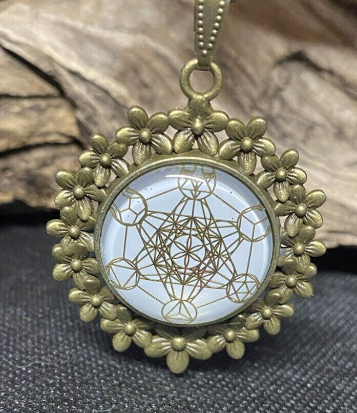 Amulett – bronzefarben, Metatron, Disc (hinter Glas) in weiss 25 mm, goldlegiert, kupferunterlegt – Produktansicht 1