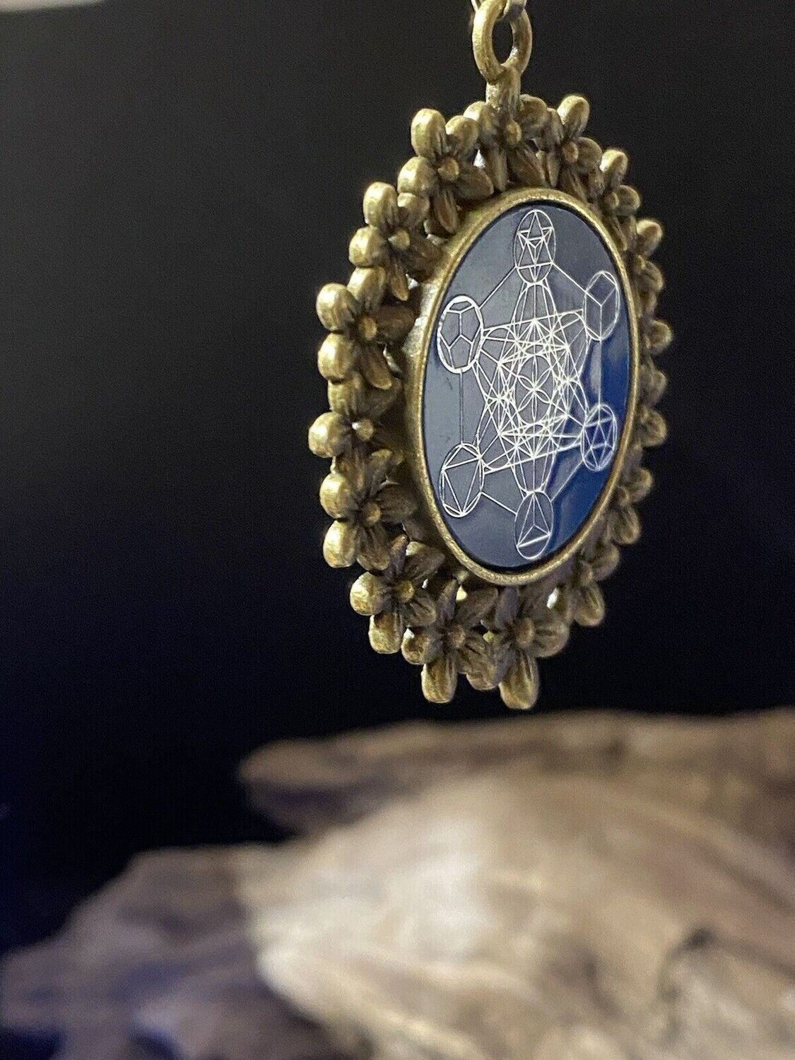Amulett – bronzefarben, Metatron, Disc in blau 25 mm, zinnlegiert, kupferunterlegt – Produktansicht 1
