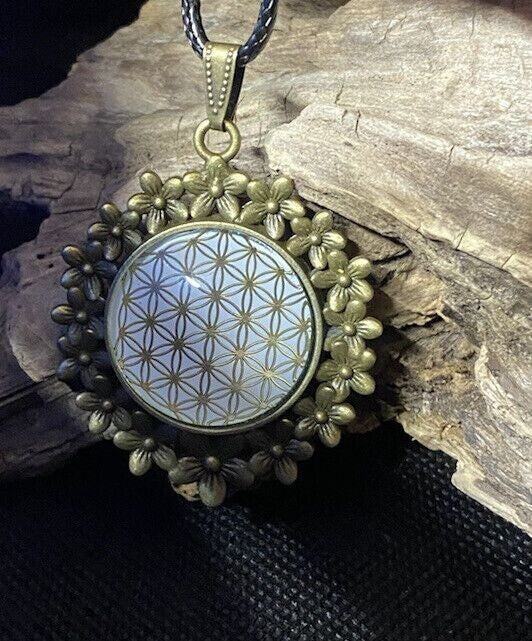 Amulett – bronzefarben, Blume des Lebens, Lebensblume, Disc in weiß 25 mm, goldlegiert, kupferunterlegt – Produktansicht 1