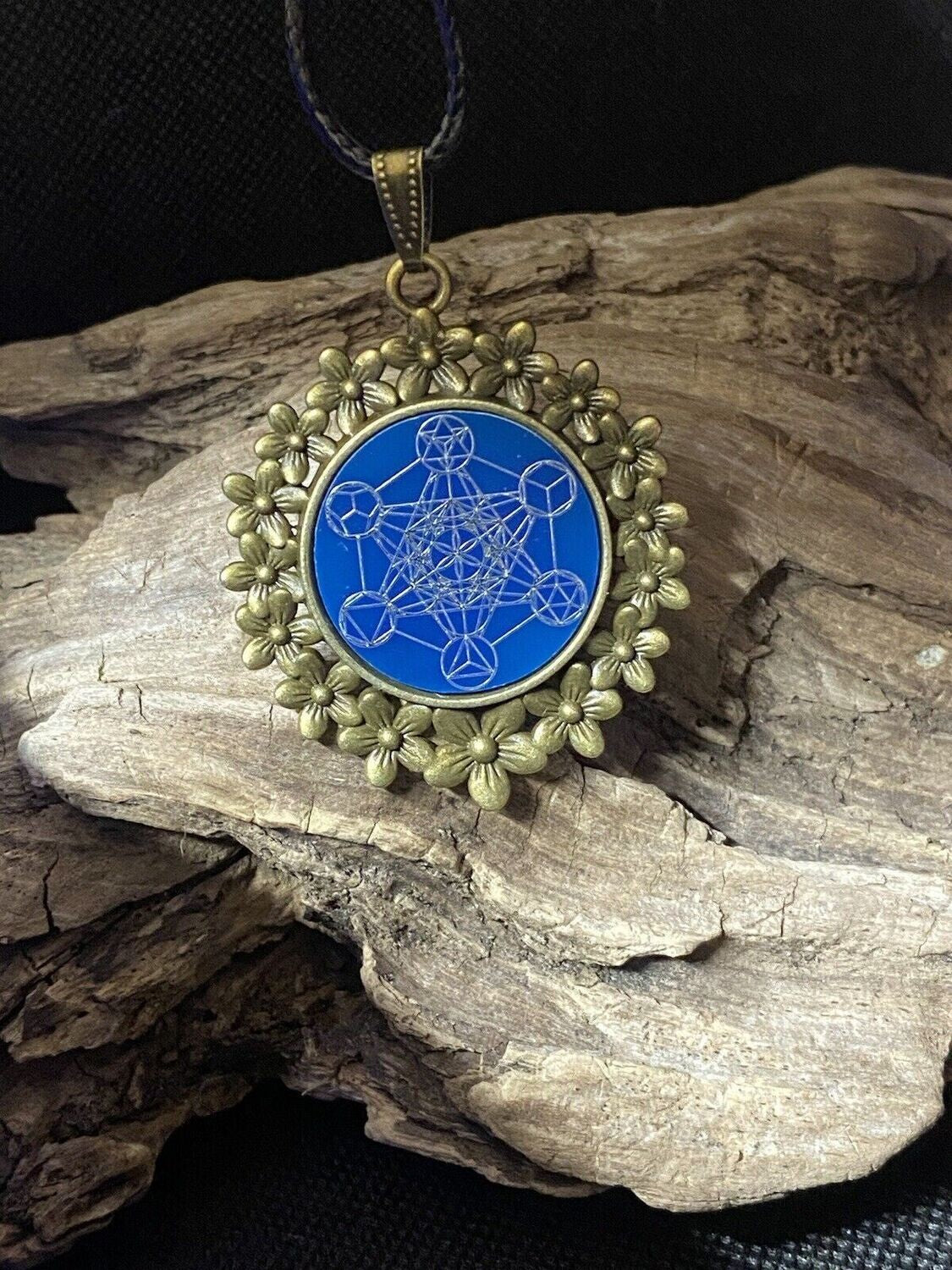 Amulett – bronzefarben, Metatron, Disc in blau 25 mm, zinnlegiert, kupferunterlegt – Produktansicht 1