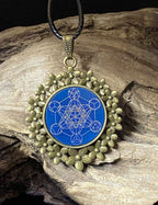 Amulett – bronzefarben, Metatron, Disc in blau 25 mm, zinnlegiert, kupferunterlegt – Produktansicht 1