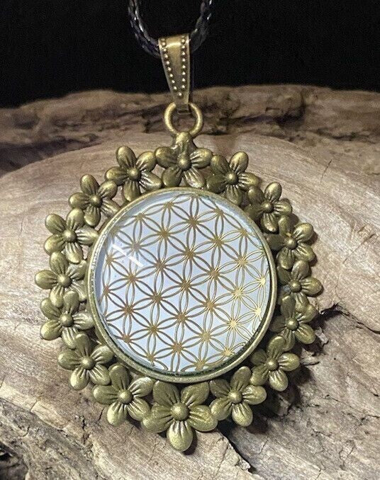 Amulett – bronzefarben, Blume des Lebens, Lebensblume, Disc in weiß 25 mm, goldlegiert, kupferunterlegt – Produktansicht 1