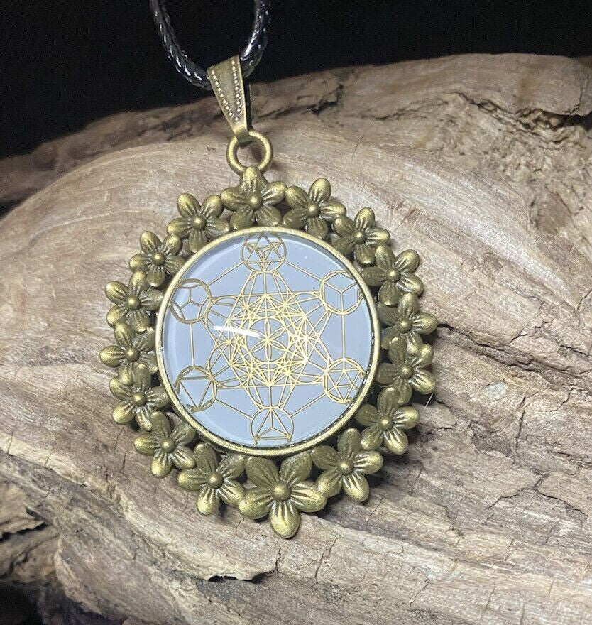 Amulett – bronzefarben, Metatron, Disc (hinter Glas) in weiss 25 mm, goldlegiert, kupferunterlegt – Produktansicht 1