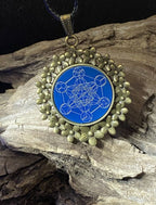 Amulett – bronzefarben, Metatron, Disc in blau 25 mm, zinnlegiert, kupferunterlegt – Produktansicht 1