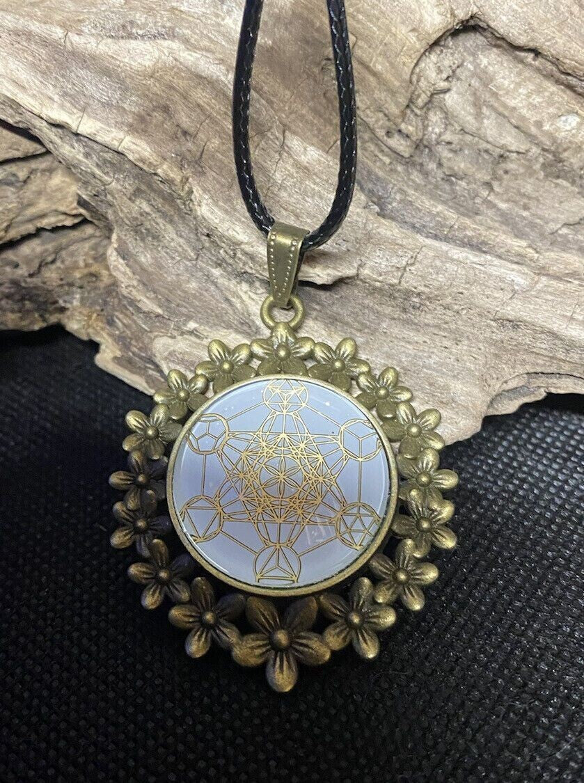 Amulett – bronzefarben, Metatron, Disc (hinter Glas) in weiss 25 mm, goldlegiert, kupferunterlegt – Produktansicht 1