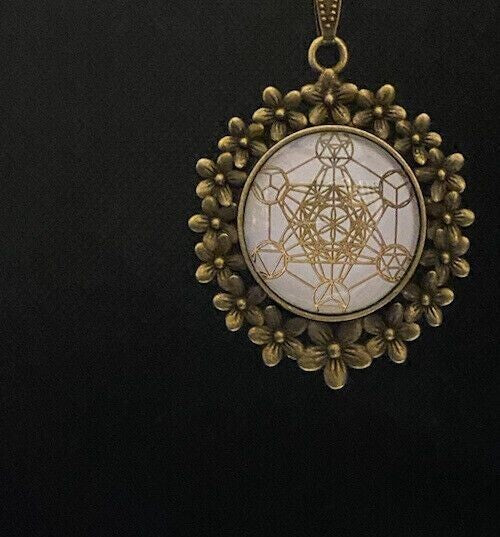 Amulett – bronzefarben, Metatron, Disc (hinter Glas) in weiss 25 mm, goldlegiert, kupferunterlegt – Produktansicht 1