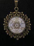 Amulett – bronzefarben, Metatron, Disc (hinter Glas) in weiss 25 mm, goldlegiert, kupferunterlegt – Produktansicht 1