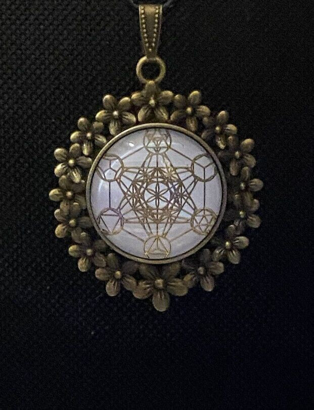 Amulett – bronzefarben, Metatron, Disc (hinter Glas) in weiss 25 mm, goldlegiert, kupferunterlegt – Produktansicht 1