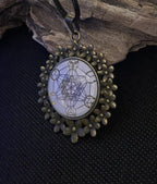 Amulett – bronzefarben, Metatron, Disc (hinter Glas) in weiss 25 mm, goldlegiert, kupferunterlegt – Produktansicht 1