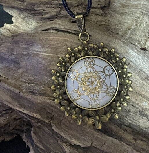 Amulett – bronzefarben, Metatron, Disc (hinter Glas) in weiss 25 mm, goldlegiert, kupferunterlegt – Produktansicht 1