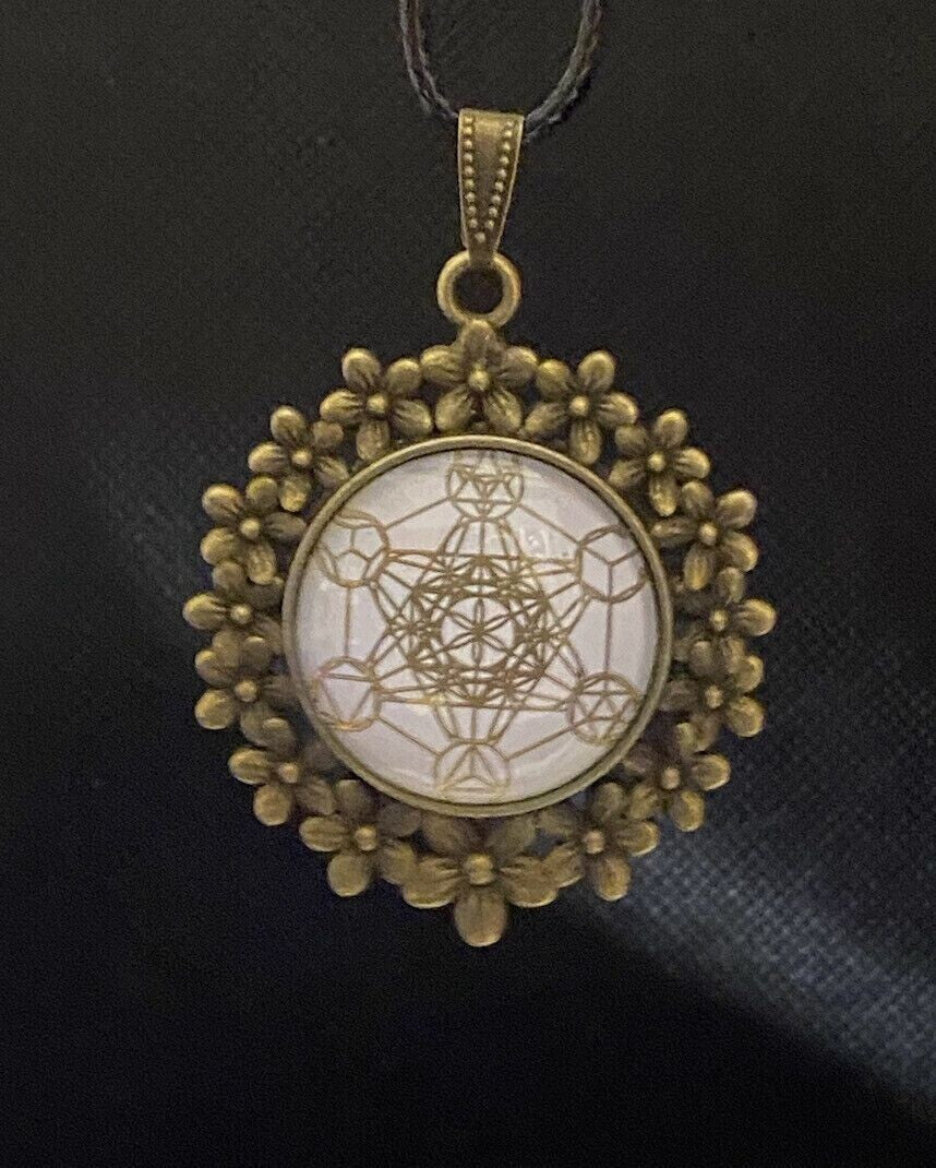 Amulett – bronzefarben, Metatron, Disc (hinter Glas) in weiss 25 mm, goldlegiert, kupferunterlegt – Produktansicht 1