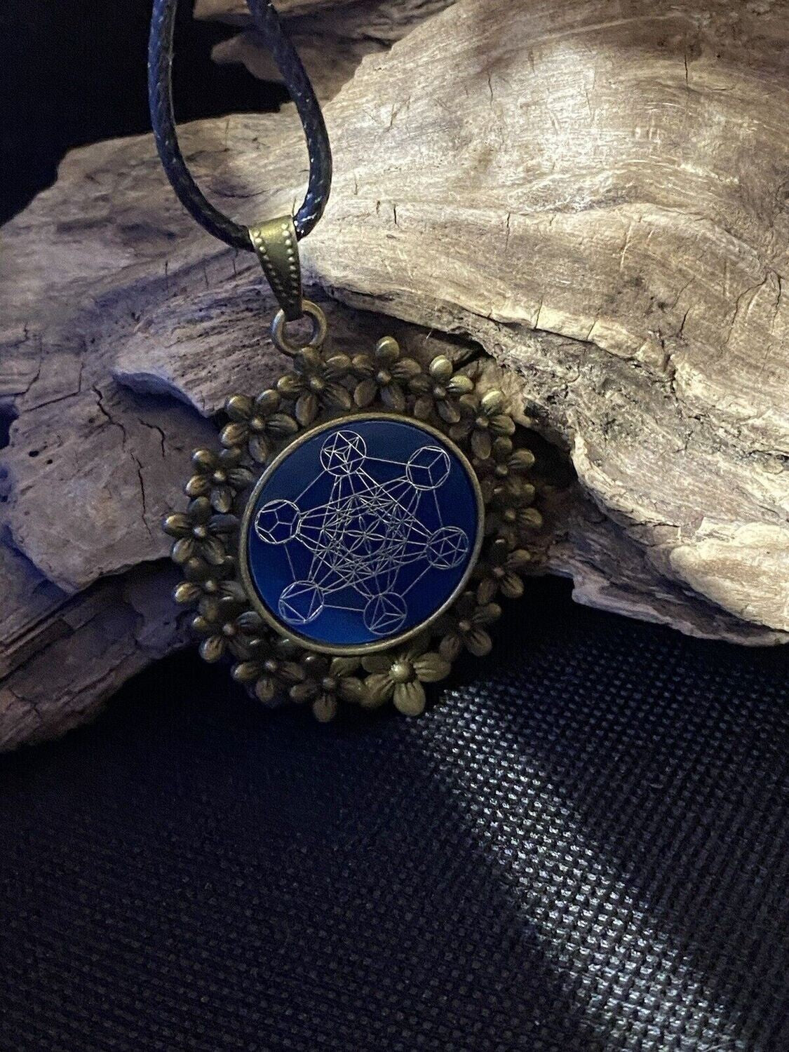 Amulett – bronzefarben, Metatron, Disc in blau 25 mm, zinnlegiert, kupferunterlegt – Produktansicht 1