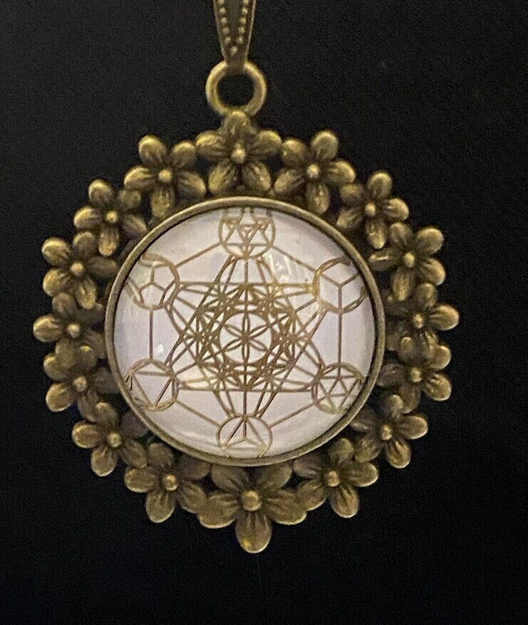 Amulett – bronzefarben, Metatron, Disc (hinter Glas) in weiss 25 mm, goldlegiert, kupferunterlegt – Produktansicht 1