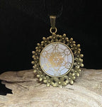 Amulett – bronzefarben, Metatron, Disc (hinter Glas) in weiss 25 mm, goldlegiert, kupferunterlegt – Produktansicht 1
