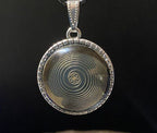Amulett – mit dem Baum des Lebens – Bifilar / Fermat – 25 mm / goldlegiert / schwarz – Produktansicht 1