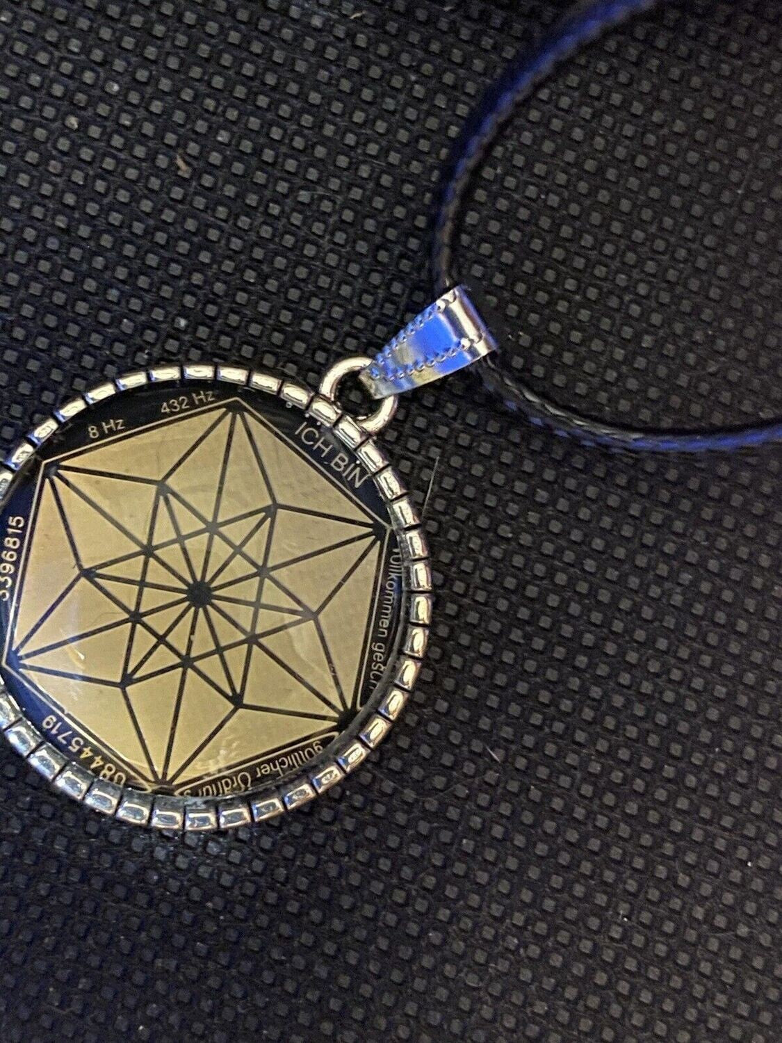Amulett – Vector Equilibrium – 25 mm / goldlegiert / schwarz – Produktansicht 1