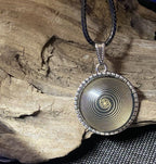 Amulett – mit dem Baum des Lebens – Bifilar / Fermat – 25 mm / goldlegiert / schwarz – Produktansicht 1