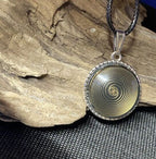 Amulett – mit dem Baum des Lebens – Bifilar / Fermat – 25 mm / goldlegiert / schwarz – Produktansicht 1