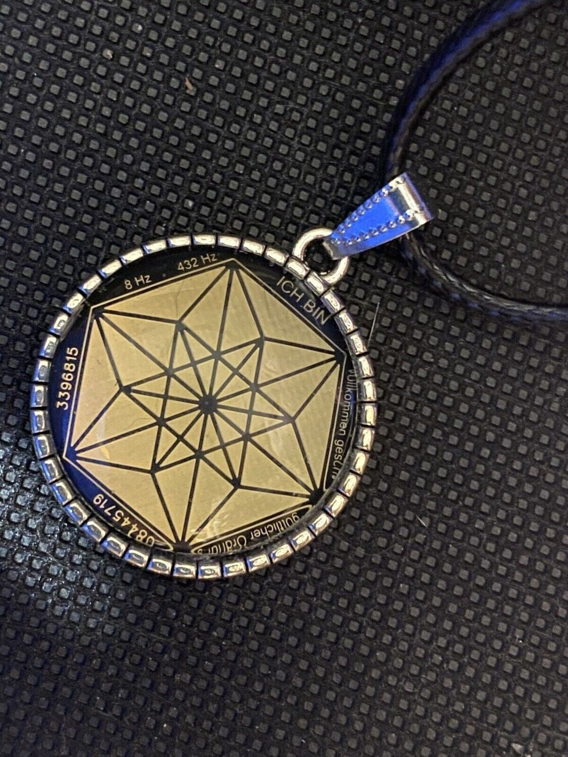 Amulett – Vector Equilibrium – 25 mm / goldlegiert / schwarz – Produktansicht 1