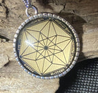 Amulett – Vector Equilibrium – 25 mm / goldlegiert / schwarz – Produktansicht 1