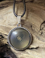 Amulett – mit dem Baum des Lebens – Bifilar / Fermat – 25 mm / goldlegiert / schwarz – Produktansicht 1