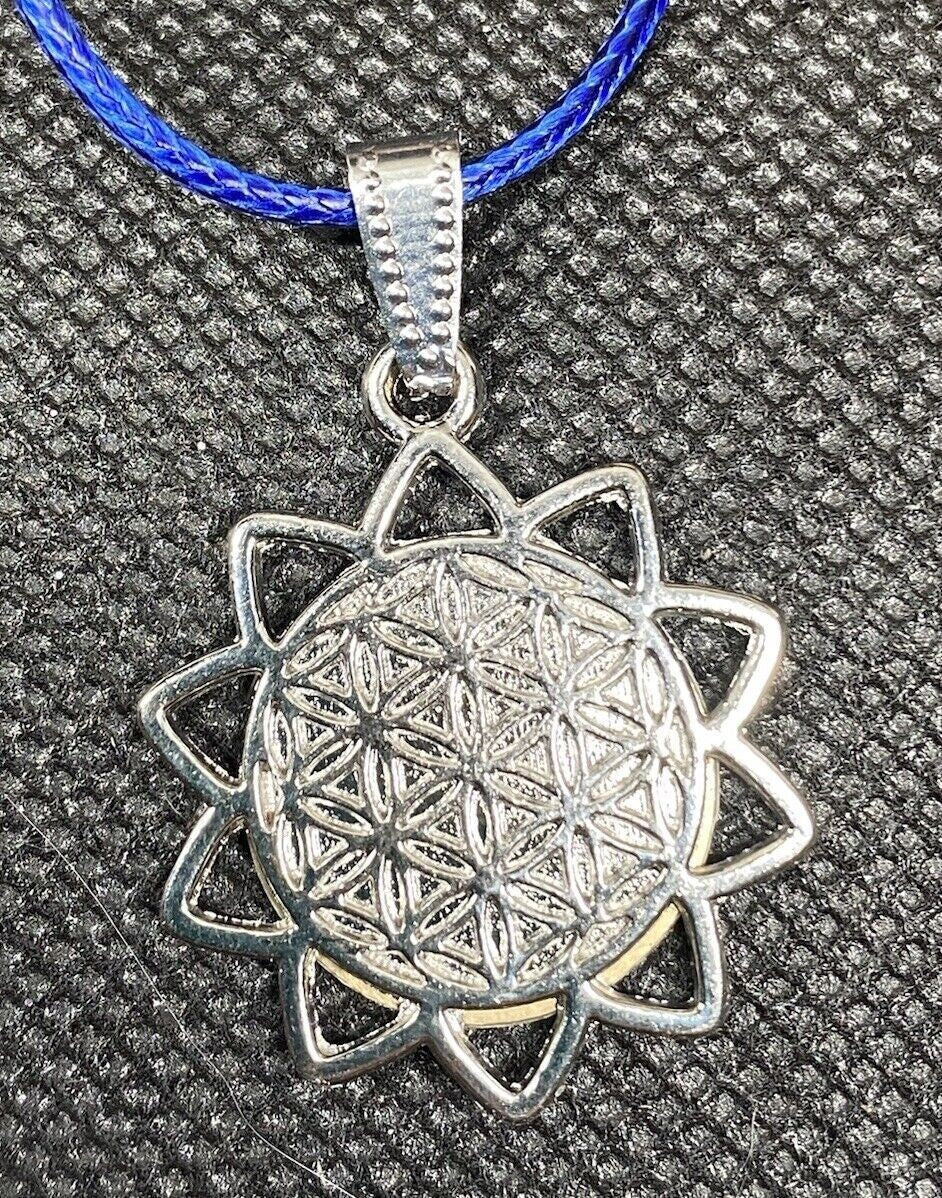 Amulett – Mini in silberfarben – Lakhovsky MWO + Blume des Lebens – 20 mm / goldlegiert – Produktansicht 1
