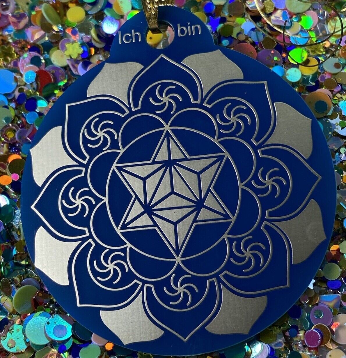 Amulett – Merkaba im Lotus mit den Worten – Merkaba + Lotus – 46 mm – Produktansicht 1