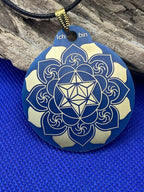 Amulett – Merkaba im Lotus mit den Worten – Merkaba + Lotus – 46 mm – Produktansicht 1