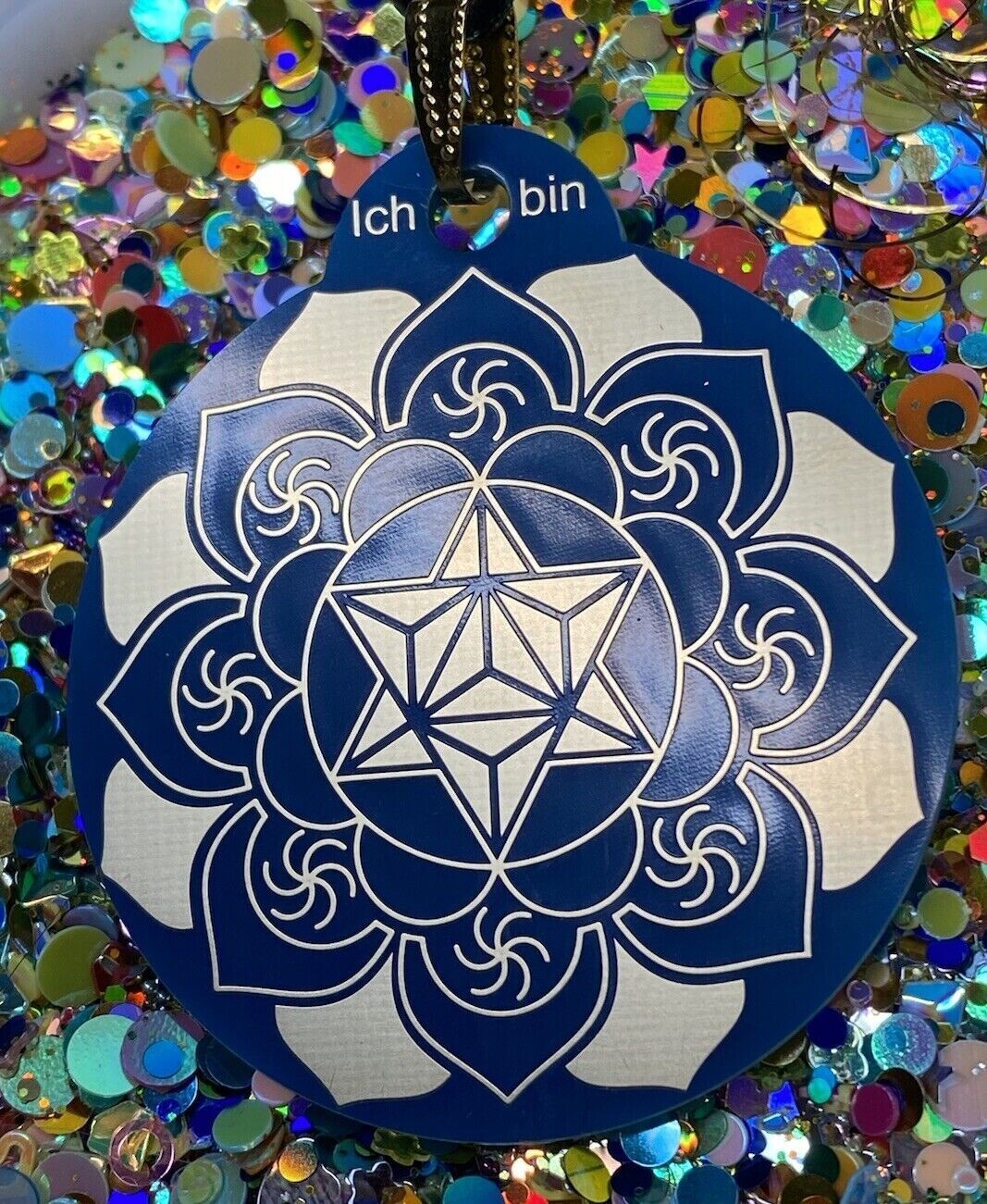 Amulett – Merkaba im Lotus mit den Worten – Merkaba + Lotus – 46 mm – Produktansicht 1