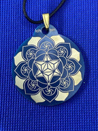 Amulett – Merkaba im Lotus mit den Worten – Merkaba + Lotus – 46 mm – Produktansicht 1