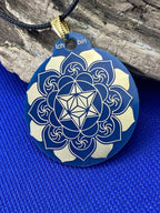 Amulett – Merkaba im Lotus mit den Worten – Merkaba + Lotus – 46 mm – Produktansicht 1