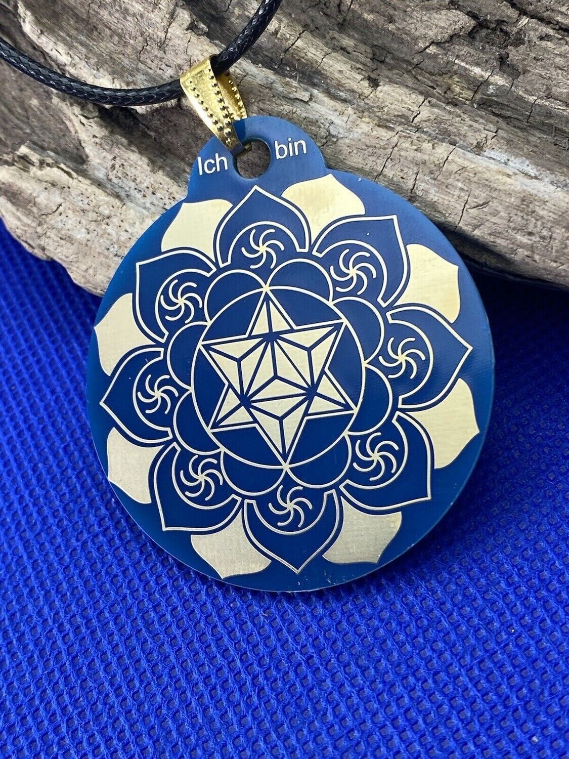 Amulett – Merkaba im Lotus mit den Worten – Merkaba + Lotus – 46 mm – Produktansicht 1