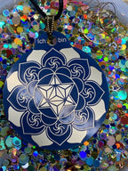 Amulett – Merkaba im Lotus mit den Worten – Merkaba + Lotus – 46 mm – Produktansicht 1