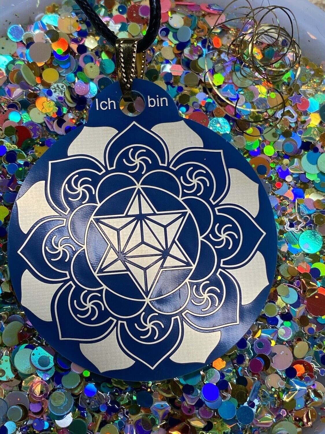 Amulett – Merkaba im Lotus mit den Worten – Merkaba + Lotus – 46 mm – Produktansicht 1
