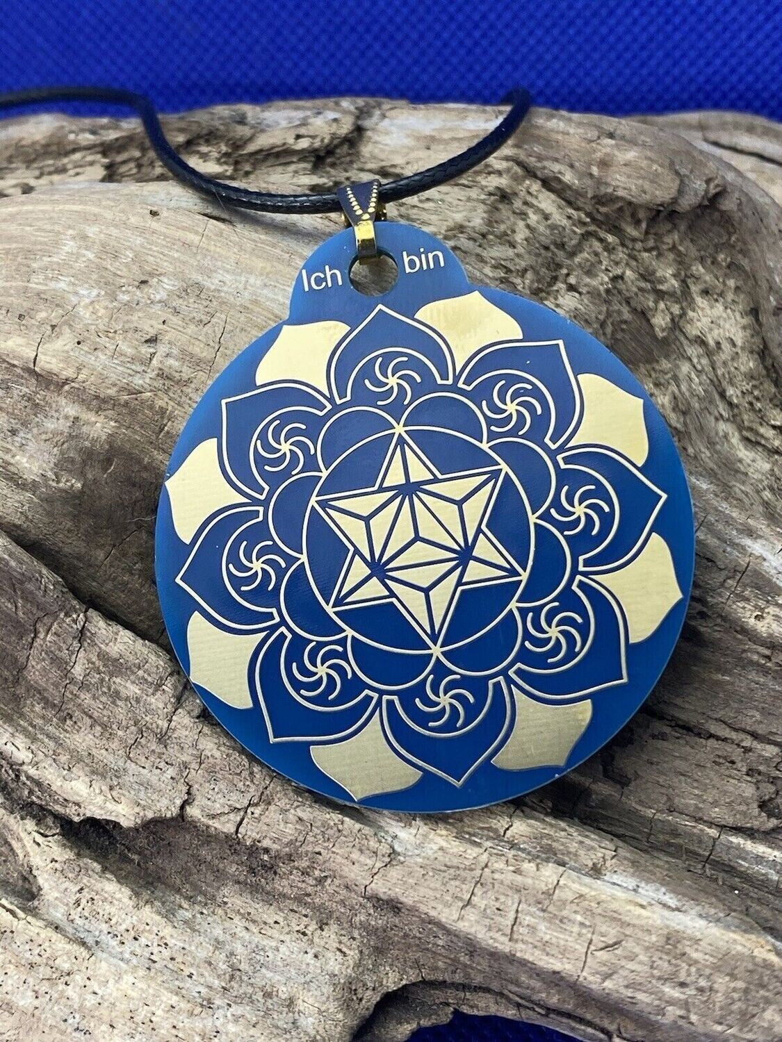 Amulett – Merkaba im Lotus mit den Worten – Merkaba + Lotus – 46 mm – Produktansicht 1