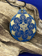 Amulett – Merkaba im Lotus mit den Worten – Merkaba + Lotus – 46 mm – Produktansicht 1