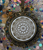 Amulett – Dodecagram als weisser 25 mm Coin – Dodecagram – 25 mm / zinnlegiert / Fassung bronzefarben – Produktansicht 1