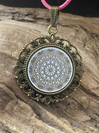 Amulett – Dodecagram als weisser 25 mm Coin – Dodecagram – 25 mm / zinnlegiert / Fassung bronzefarben – Produktansicht 1