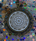 Amulett – Dodecagram als weisser 25 mm Coin – Dodecagram – 25 mm / zinnlegiert / Fassung bronzefarben – Produktansicht 1