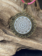 Amulett – Dodecagram als weisser 25 mm Coin – Dodecagram – 25 mm / zinnlegiert / Fassung bronzefarben – Produktansicht 1