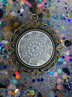 Amulett – Dodecagram als weisser 25 mm Coin – Dodecagram – 25 mm / zinnlegiert / Fassung bronzefarben – Produktansicht 1