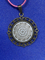 Amulett – Dodecagram als weisser 25 mm Coin – Dodecagram – 25 mm / zinnlegiert / Fassung bronzefarben – Produktansicht 1